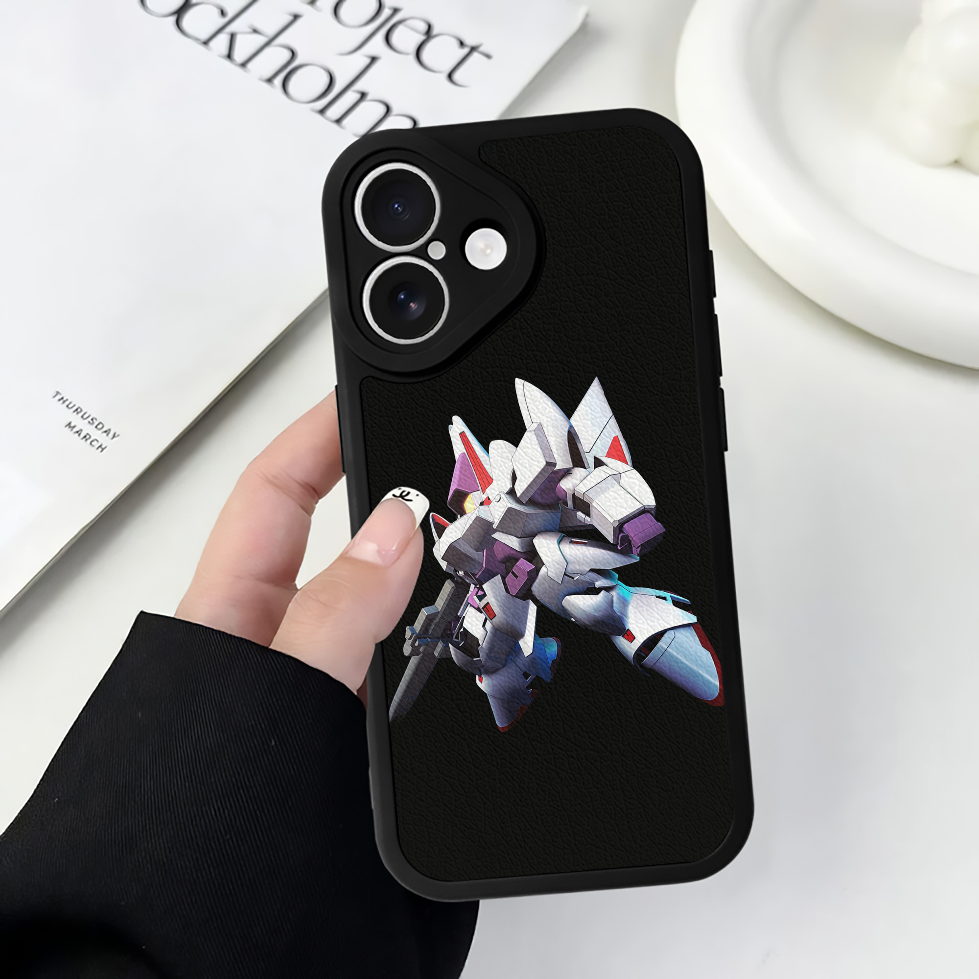 （画像用） 機動戦士ガンダム Mobile Suit Gundam 【iPhone 16シリーズ対応】シリコンスマホケース（レザー調） 材質：シリコン